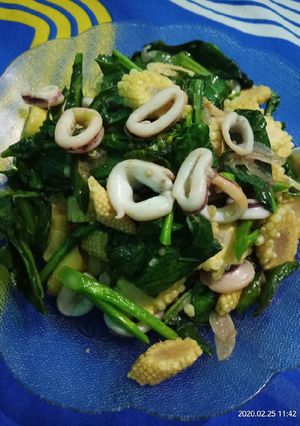 Foto resep Tumis kailan, cumi, baby corn