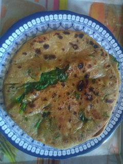 पालक का पराठा (Palak ka paratha recipe in Hindi) रेसिपी मुख्य फोटो
