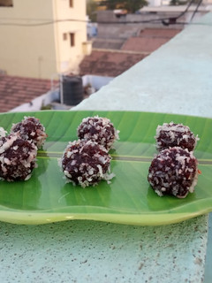 பீட்ரூட் டிரை ஜாமுன் செய்முறை முக்கிய புகைப்படம்