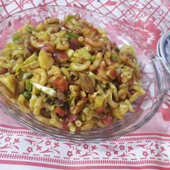 A picture of Macoranis.
