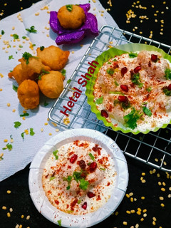 मूंग दाल के दही बड़े (moong dal ke dahi vade recipe in Hindi) रेसिपी मुख्य फोटो