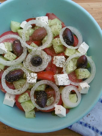 Easy Steps to Make Traditional Greek Salad (Choriatiki Salata) which Delicious