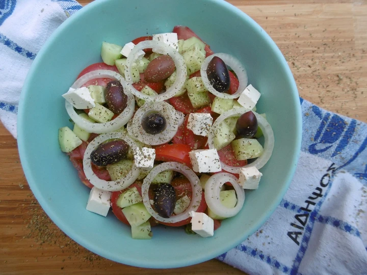 Easy Steps to Make Traditional Greek Salad (Choriatiki Salata) which Delicious