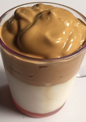 Foto resep Dalgona coffee X fresh strawberry milk (dessert drink)