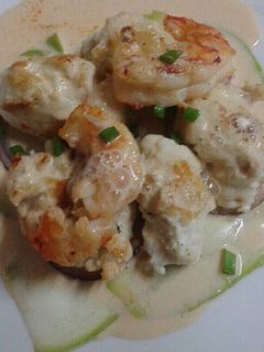 Una foto de Malfatti de tubo de calamar (con salsa de langostinos)