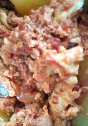 A picture of Sweet potatoes and egg sauce.