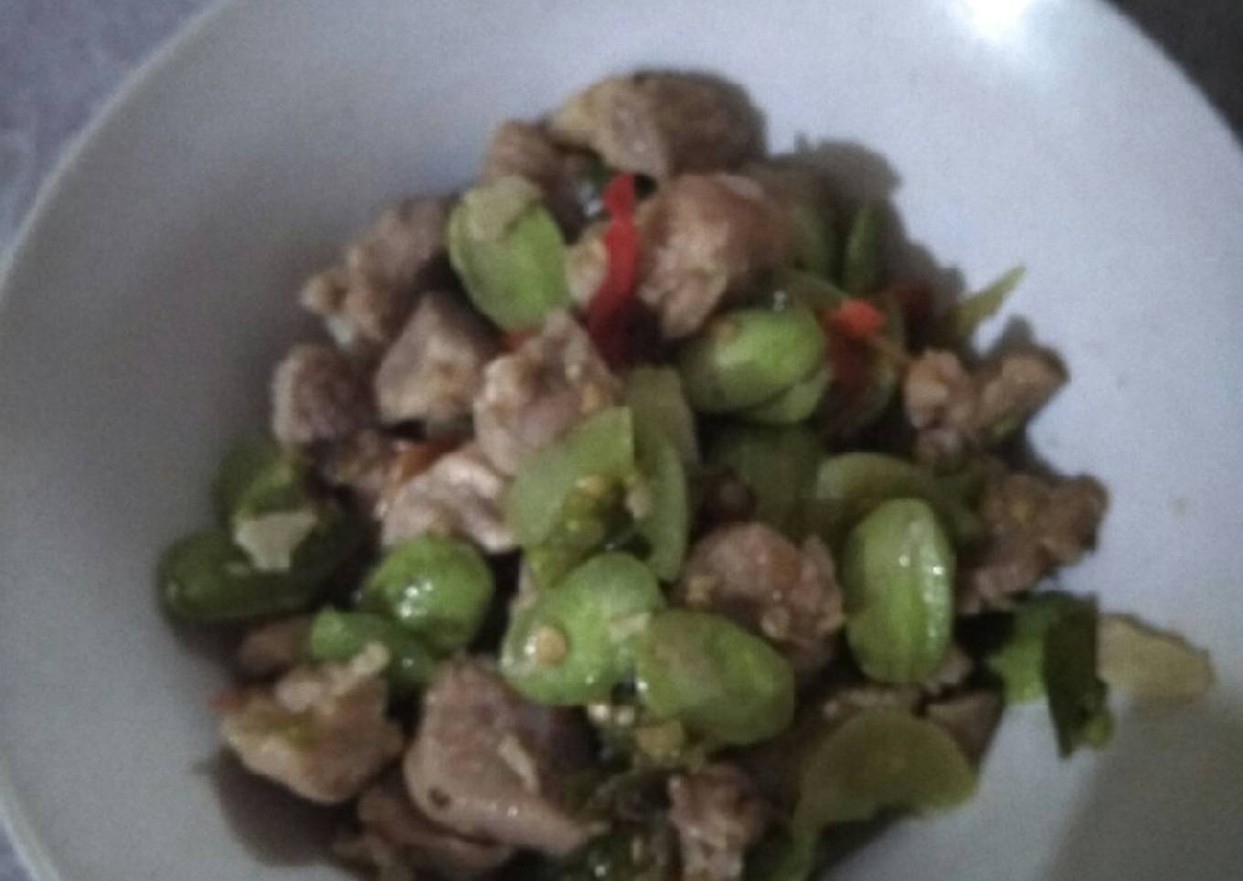 Daging babi tumis pete