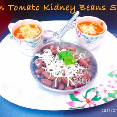 A picture of Jain Tomato Kidney Beans Soup.
