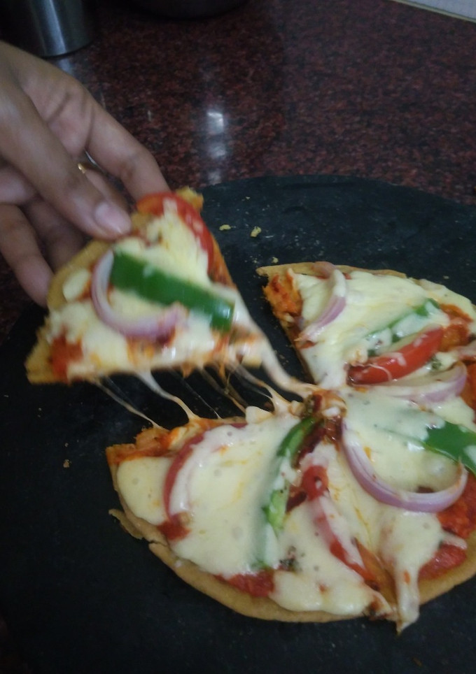 நோ ஈஸ்ட் பிட்ஸ்சா (No yeast pizza recipe in tamil) செய்முறை முக்கிய புகைப்படம்