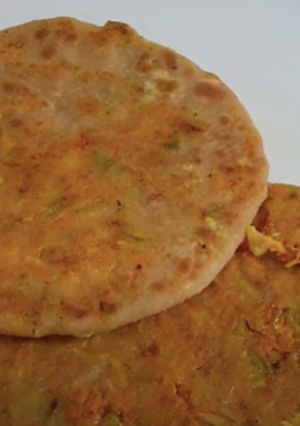 प्याज़ पराठा (Onion paratha recipe in Hindi) रेसिपी मुख्य फोटो
