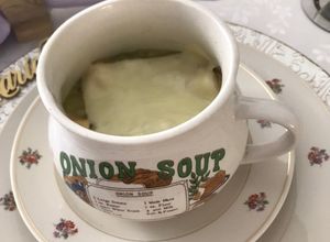 Una foto de Onion soup (sopa de cebolla)