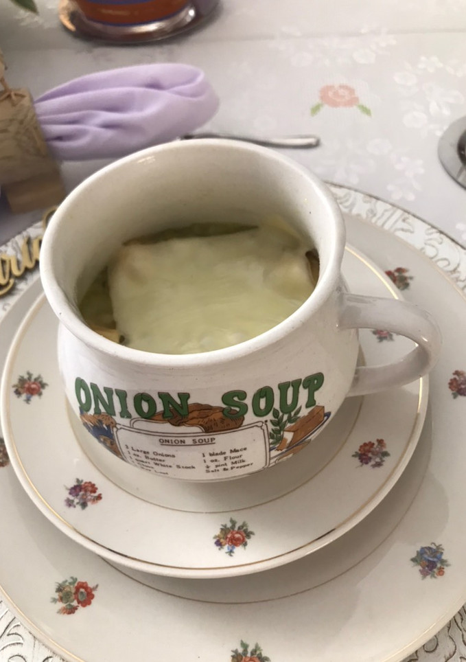 Una foto de Onion soup (sopa de cebolla)
