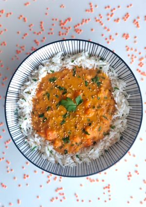 Une photo de Dahl de lentilles corail & patate douce 🍠🥣🌱