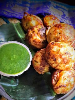 व्हेजिटेबल आप्पे (vegetable appe recipe in marathi) रेसिपी चे मुख्य फोटो