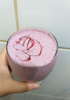 Una foto de Batido /milkshake de frutos del bosque