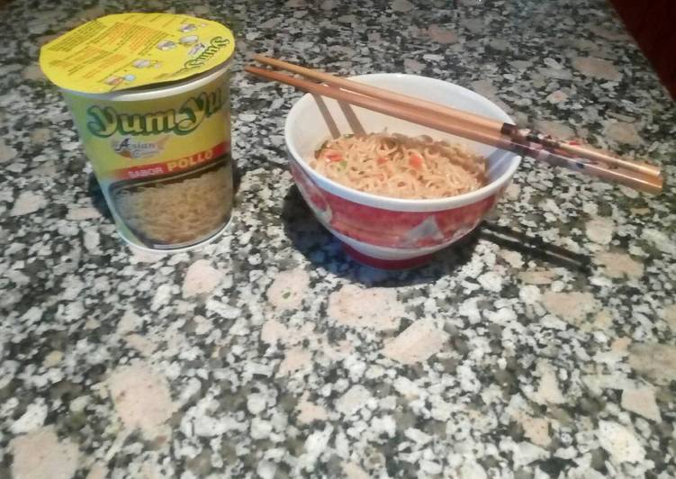 Hacer fideos chinos comprados en condiciones