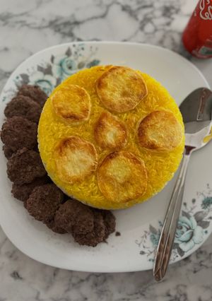 عکسی از دستور شامی کباب با ته‌دیگ سیب‌زمینی😋🥓