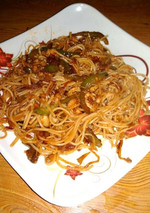 A picture of Chicken chowmein.