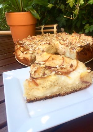 Una foto de Bizcocho de manzana y crema pastelera