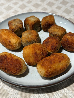 Una foto de Croquetas Caseras de pollo, jamón y setas