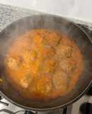 Albóndigas jugosas en salsa de tomate