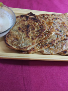 A picture of Aloo pyaaz paratha.