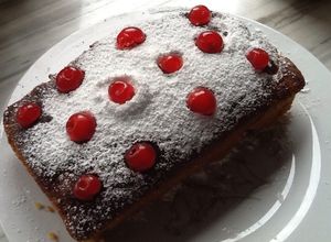 Una foto de Pan de coco, cerezas y zanahoria