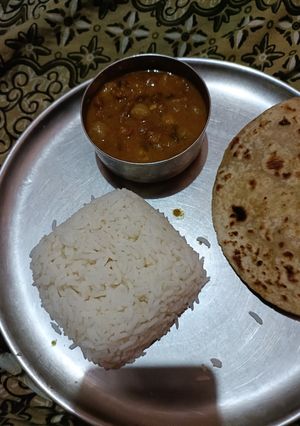 छोले चावल (chole chawal recipe in Hindi) रेसिपी मुख्य फोटो