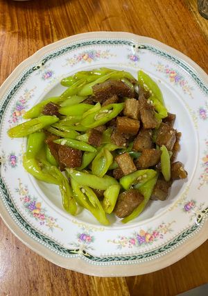 รูปของ ผัดพริกหยวกใส่หมูสามชั้นเจ