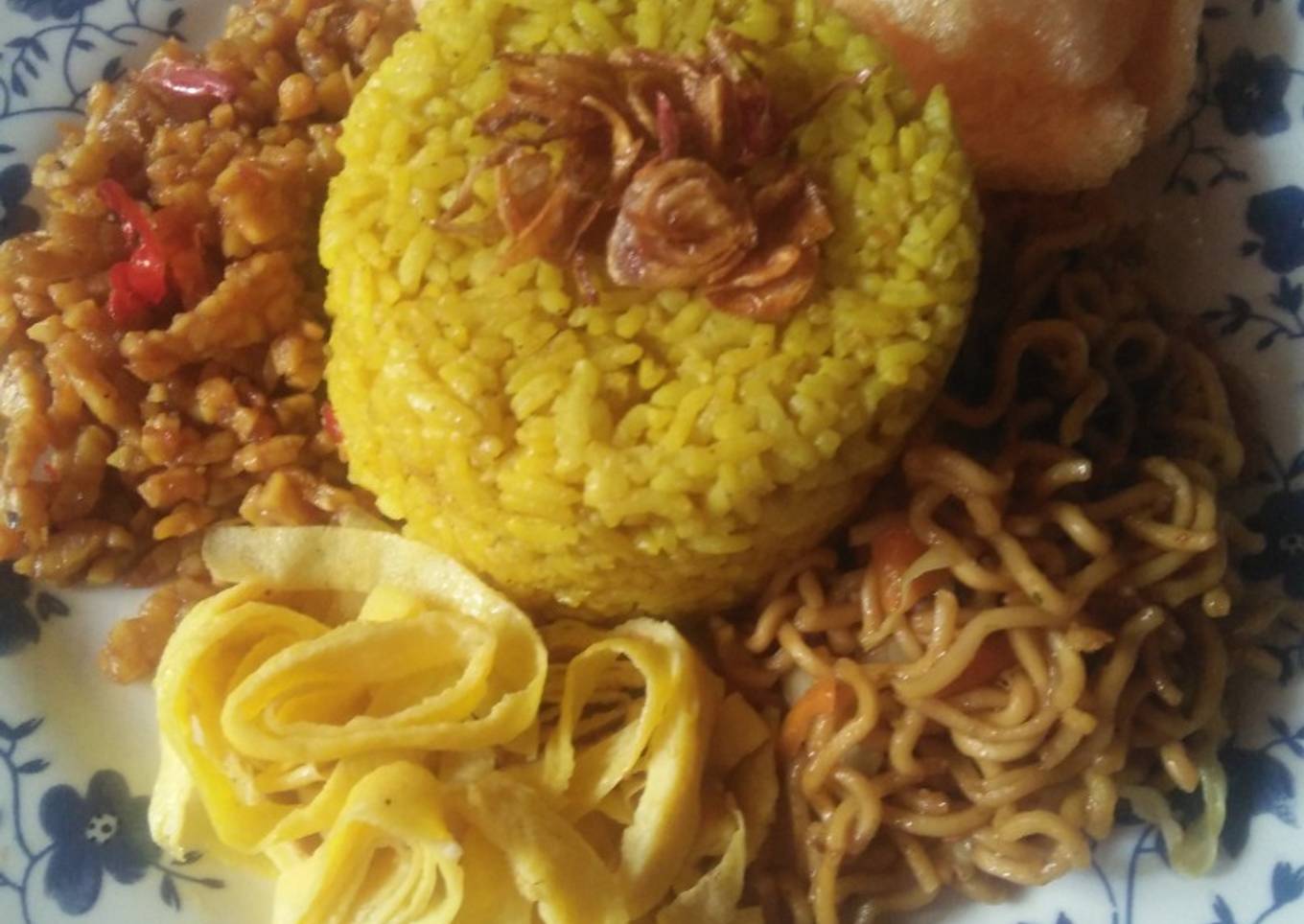 Nasi Kuning Enak & Gurih