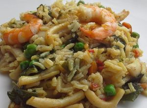 Una foto de Arroz de calamar con copos de wakame