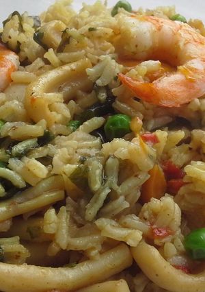 Foto principal de Arroz de calamar con copos de wakame