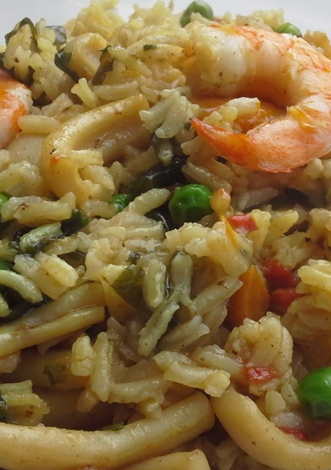 Una foto de Arroz de calamar con copos de wakame
