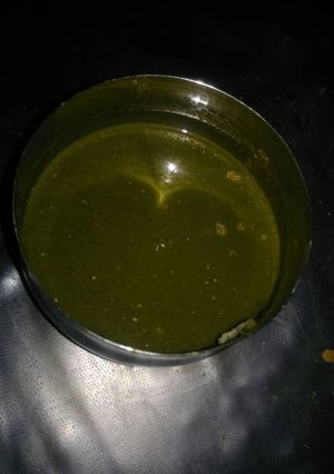 A picture of Hara dhaniya chutney.