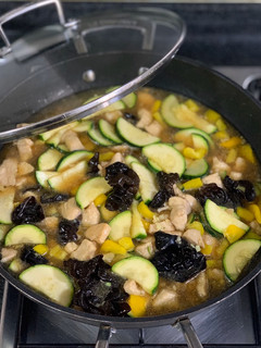 A picture of Chicken and Zucchini stir fry.