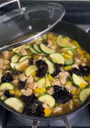 A picture of Chicken and Zucchini stir fry.