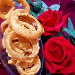 A picture of Onion ring samosa.