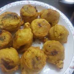 A picture of Batata vada.