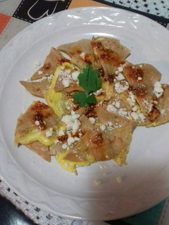 Una foto de Totopos con huevo; para cena o desayuno