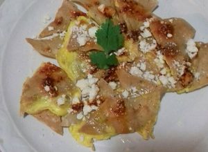 Una foto de Totopos con huevo; para cena o desayuno