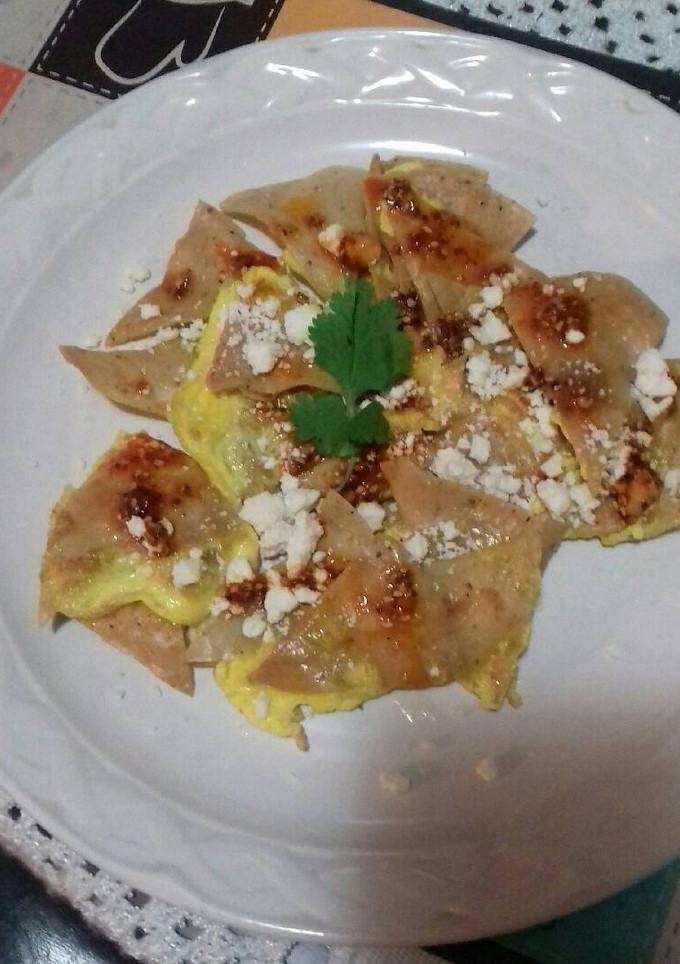 Una foto de Totopos con huevo; para cena o desayuno