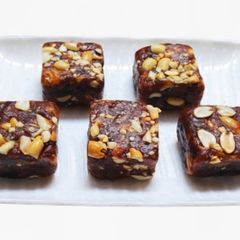 A picture of Peanut dates chikki.