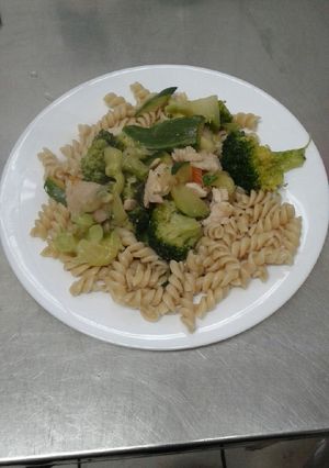 Una foto de Espirales con verduras salteadas