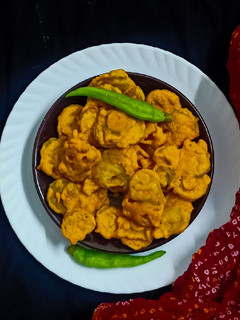 ગલકા ના ભજીયા(Galka na bhajiya Recipe In Gujarati) રેસીપી મુખ્ય ફોટો