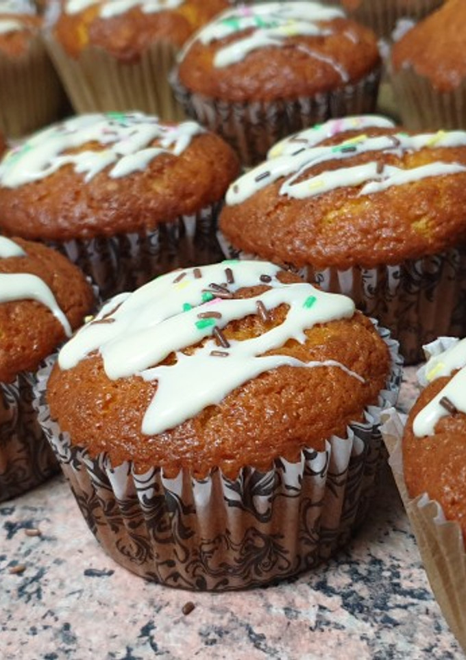Una foto de Magdalenas de mango y naranja con chocolate blanco