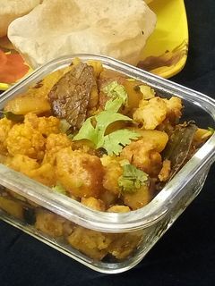 गोभी आलू की सूखी सब्जी (Aloo gobhi ki sukhi sabzi recipe in hindi) रेसिपी मुख्य फोटो