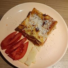 A picture of Lasagna 😋.