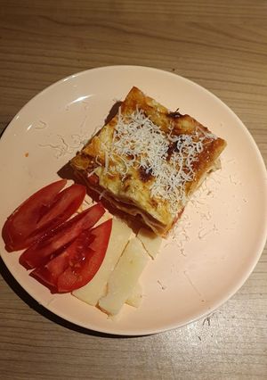 A picture of Lasagna 😋.
