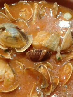Una foto de 317 Almejas con pescado