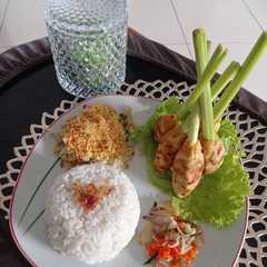 รูปของ Sate Lilit Ayam dan Sambal Matah